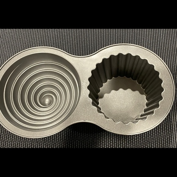 Wilton Dimensions Giant Cupcake Pan